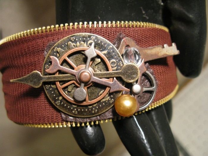 un beau-steampunk-bracelet en cuir