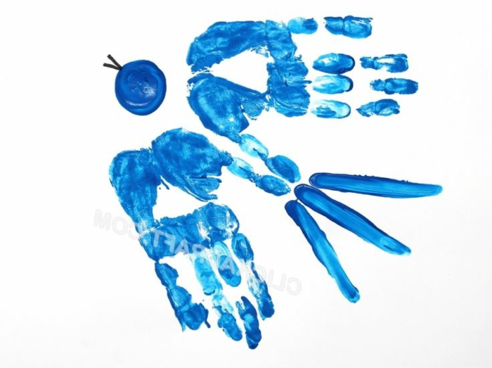 синя лястовица - картина с отпечатъци на ръка