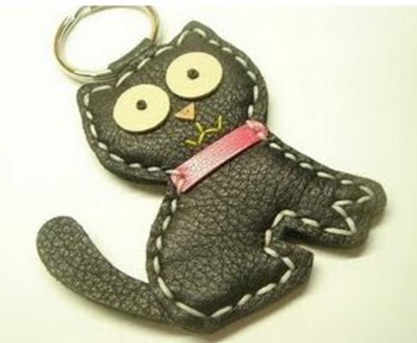 а-котка-себе си-шиене-keychain-изглежда странно