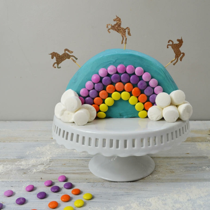 herkullinen kakku unicorns ja sateenkaari