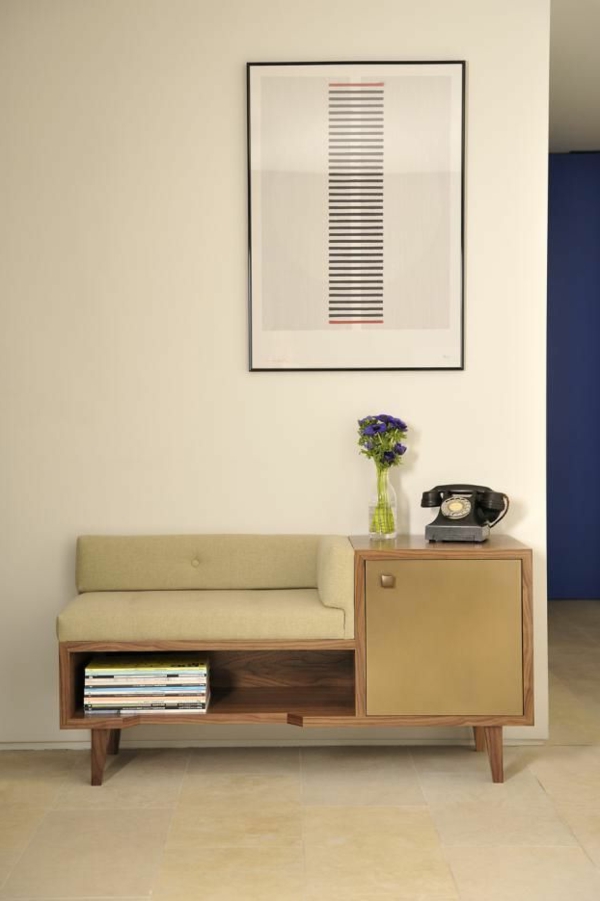 a-moderan-hodnik-sa-klupa-dizajniran stolari od drva