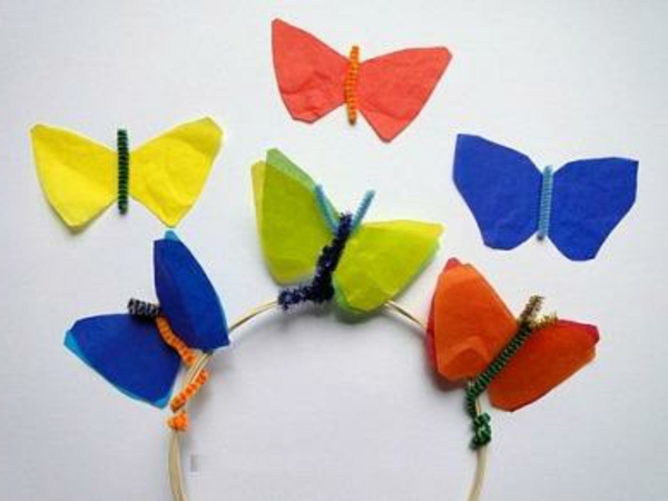 прости-плавателни идеи-цветни-пеперуди-на-хартия-бял фон