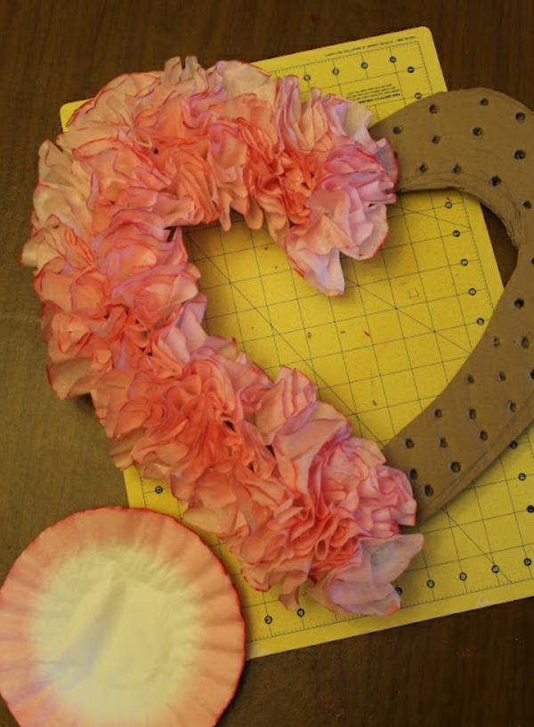 egyszerű kézműves ötletek-cool-szív-és-rózsaszín-rózsa