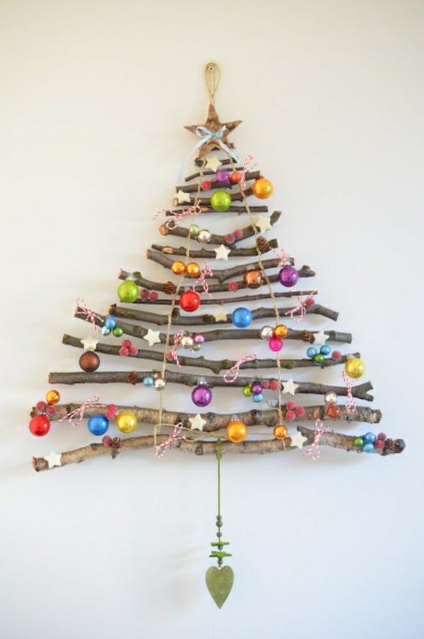 опростено-занаятчийско-дърво-клонче-красива украса за Коледа