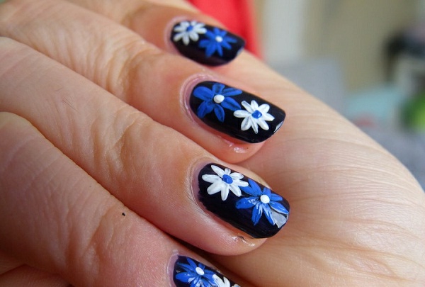 simple diseño de uñas hermosas flores decorativas