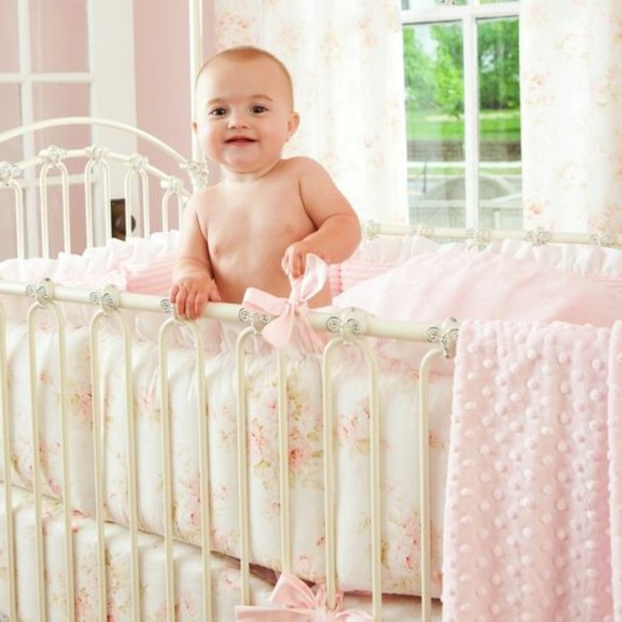 Jedinstveni dizajn-baby-krevetić-djevojka-svijetle boje