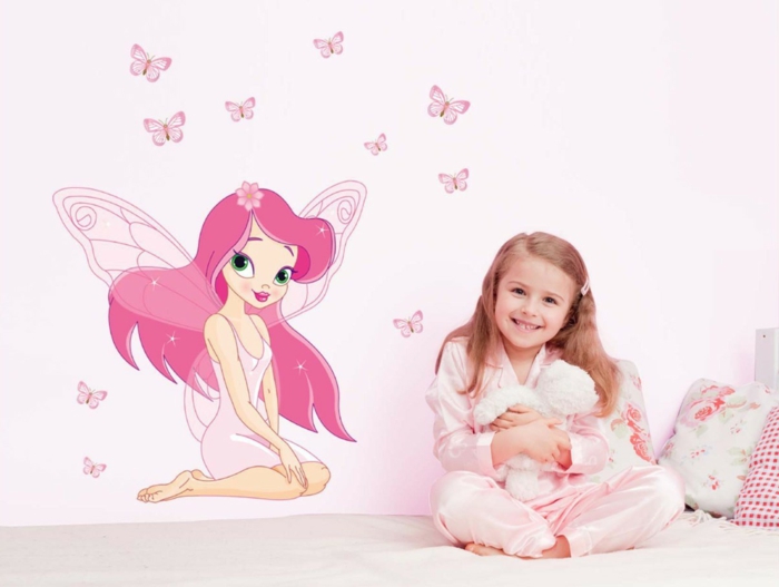 óvodai tervezés tündér a falon fal decal rózsaszín fal kicsi lány boldogan elégedett kitömött állat