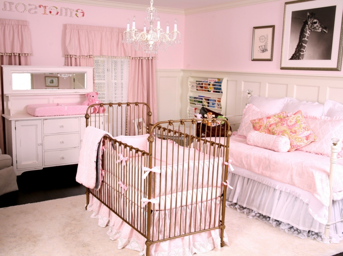 детска стая декорация розова стая за момиче момиче модни идеи меле жираф картина голямо легло