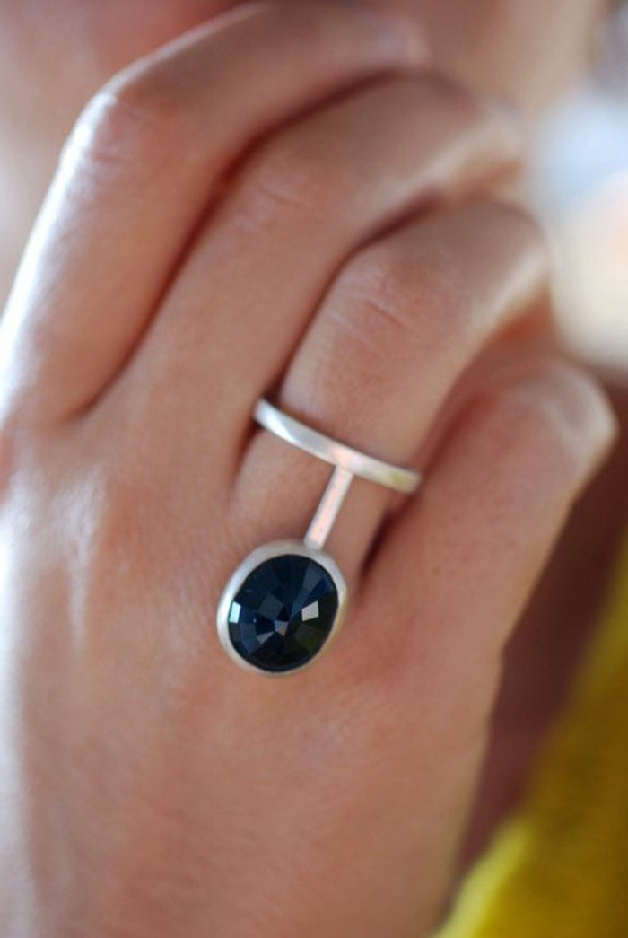 уникални дамски пръстен с сапфир красив дизайн