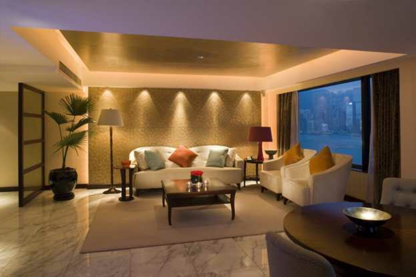 elegantne rasvjetne ideje za dnevnu sobu s kaučem sa šarenim jastucima bacanja