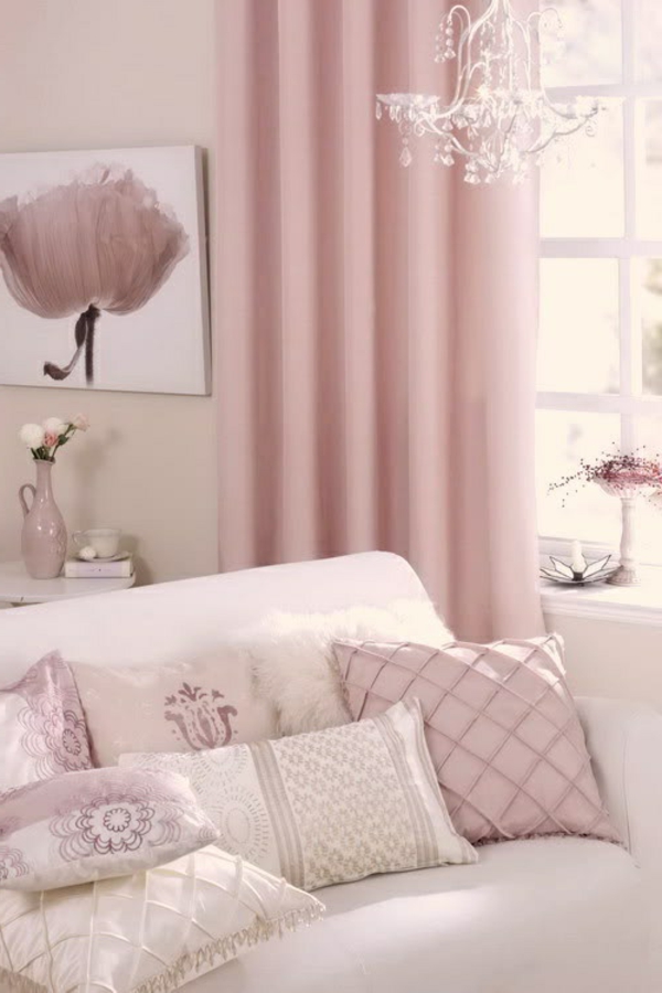 أنيقة وردي اللون في غرفة النوم