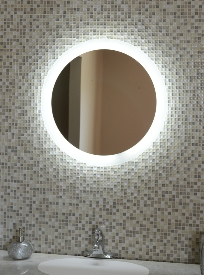 Elegantna kupaonica interijera mozaik okrugli vodio kupaone ogledalo