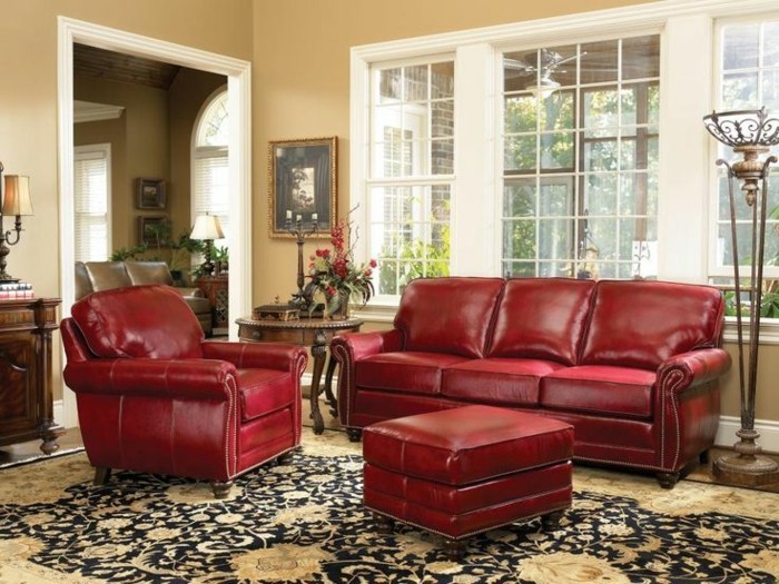 елегантен интериор-изящни мебели стол и кафе изкуствена кожа червен кожен диван