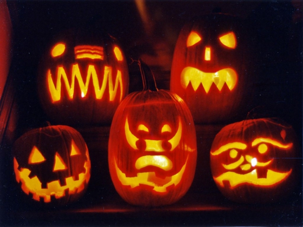 zastrašujuće Halloween bundeve lica
