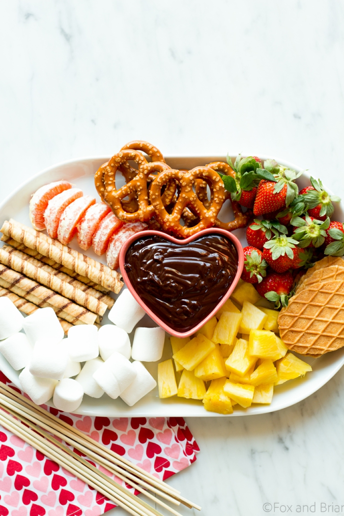 Učinkovita jela za vašu zabavu, marshmallows, voće, pereci i čokolade, šarene i ukusne