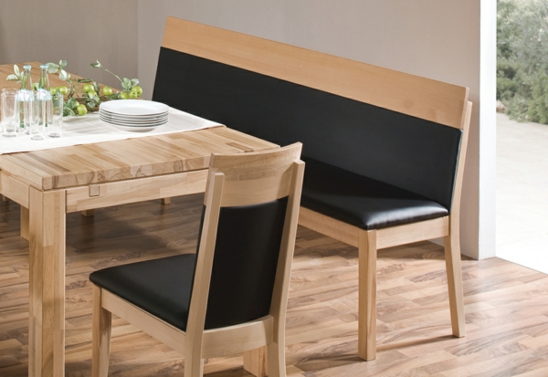 Salle à manger-banc-avec-inclinaison-de-bois-et-avec-noir-lambris- conçu moderne