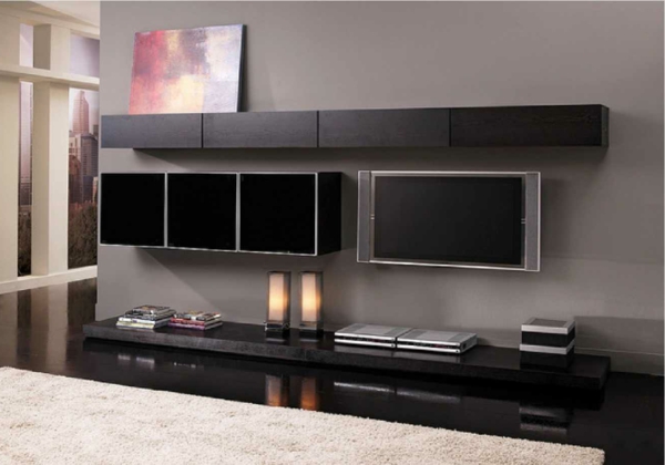 изключителни телевизионни мебели в черно и килим в тъмен цвят