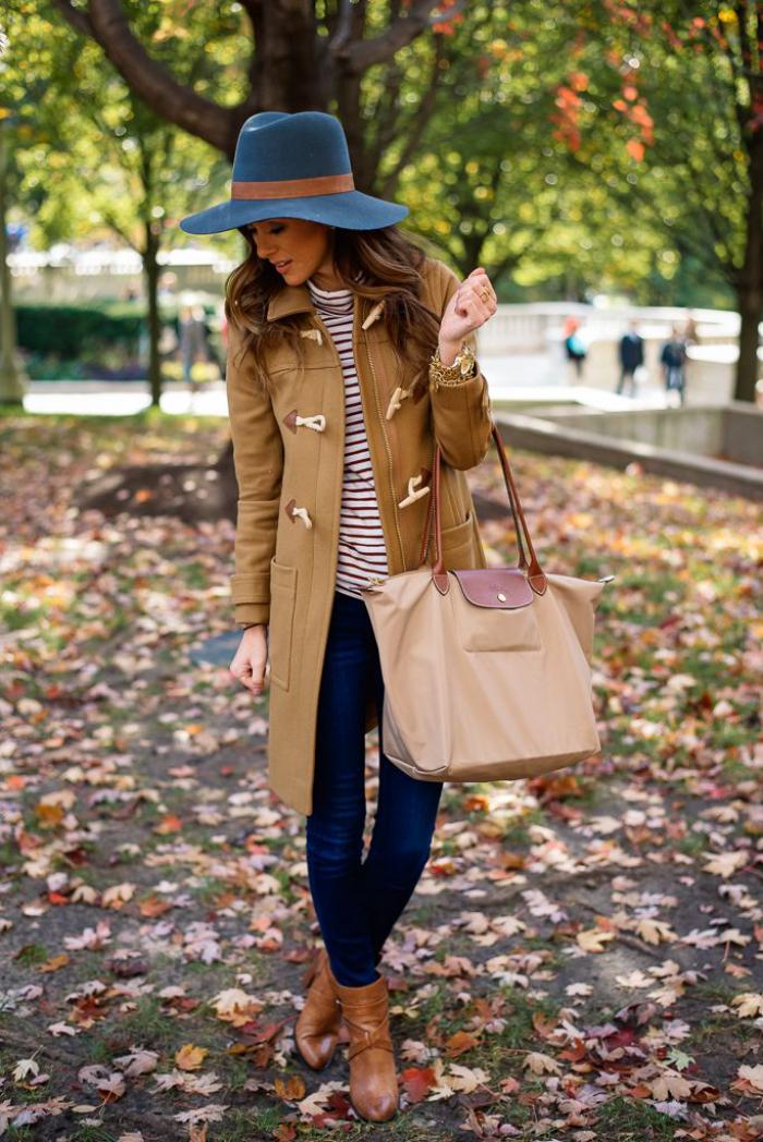 atuendo extravagante color del otoño del sombrero del invierno jeans blusa y rayas señoras de la capa de caramelo