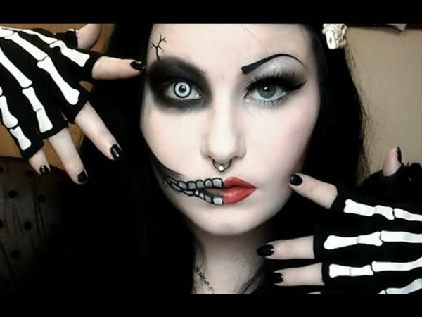 strašno lice-make-up-halloween-mlada žena