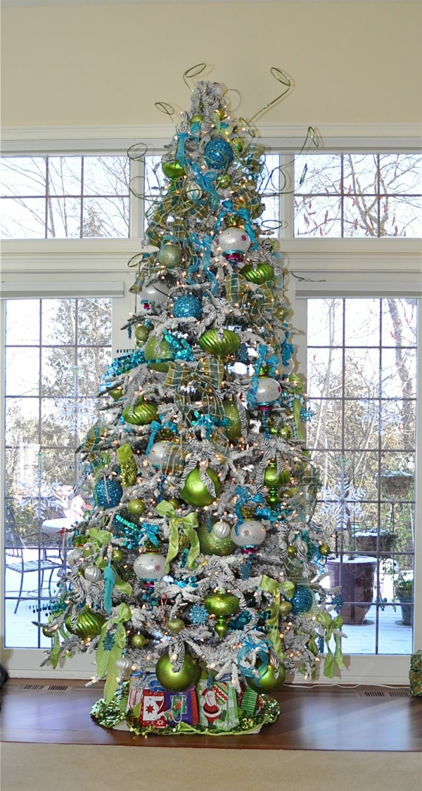 رائع شجرة عيد الميلاد الديكور والأخضر والأزرق