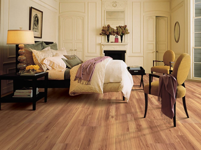 color magnolia hermosa del piso y acogedora habitación