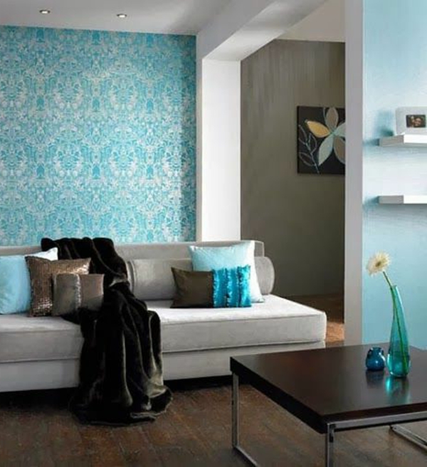 طلاء غرفة المعيشة - مخططات اللون الأزرق وسوجا مع العديد من الوسائد الزخرفية