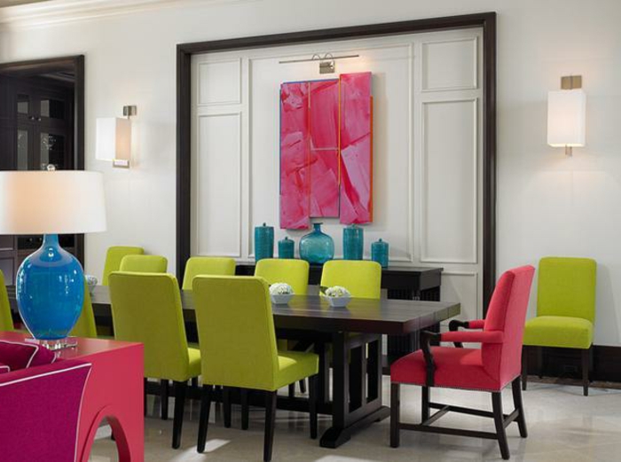 boja interijera dizajn-zeleno-ružičasto-stolice