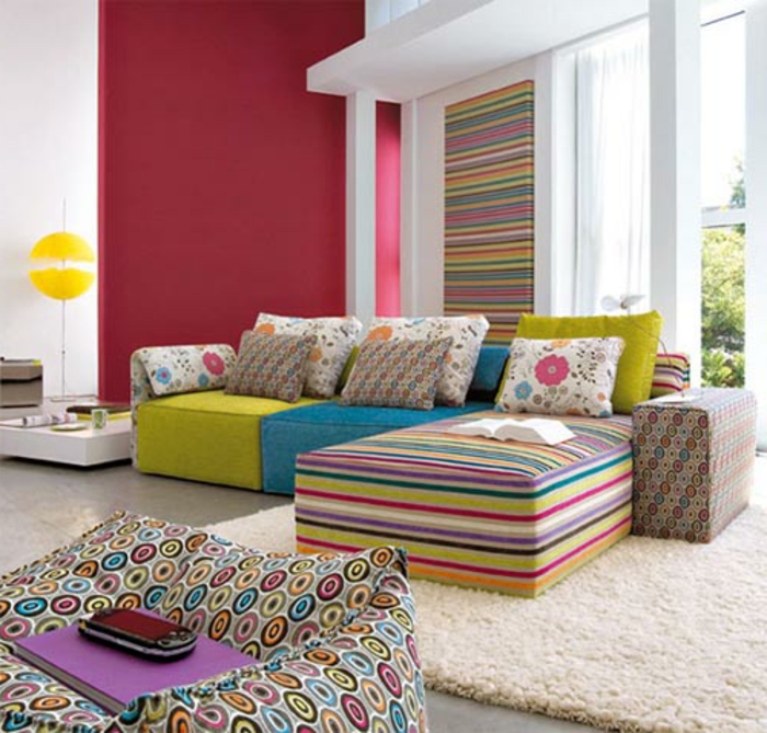 boja interijera dizajn mnogi jastuci-on-the-kauč