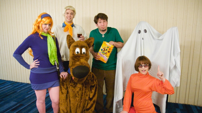 група от Скуби Ду - четири герои, призраци и кучета - идеи за групови костюми