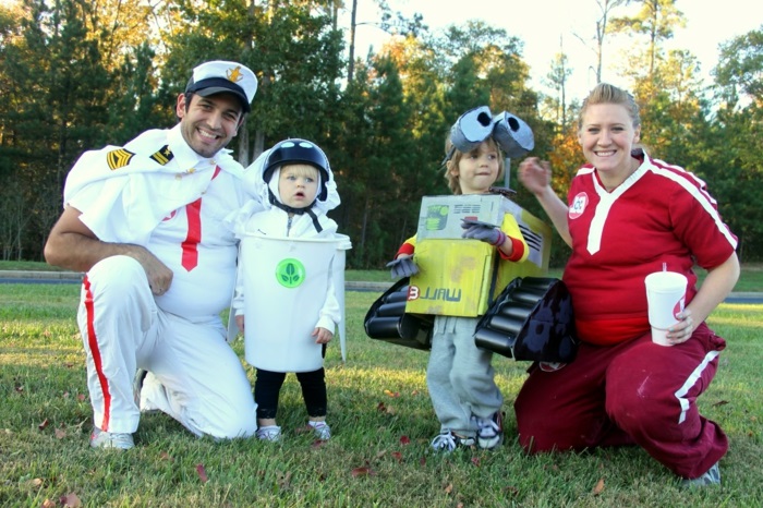 сладко семейство от филма Wall-E рокли карнавални костюми групи