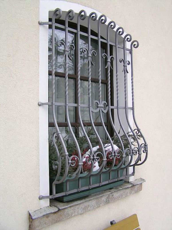 fenêtre-réseau renforcement-extérieur-façade-brut-brillant conception protection-pour-le-fenêtre