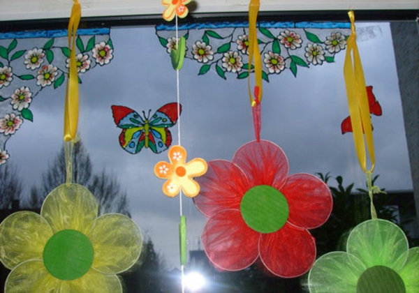 Fensterdeko-printemps-papier-fleur et papillon