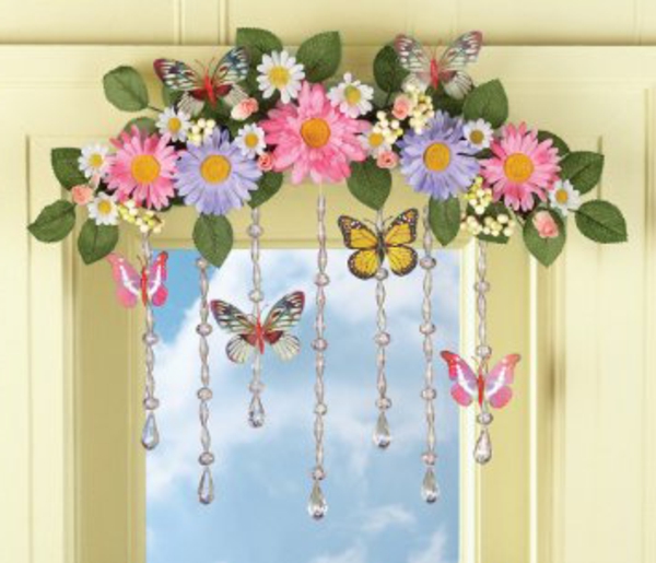Fensterdeko-jousi-ruusuinen kukkia ja lehtiä