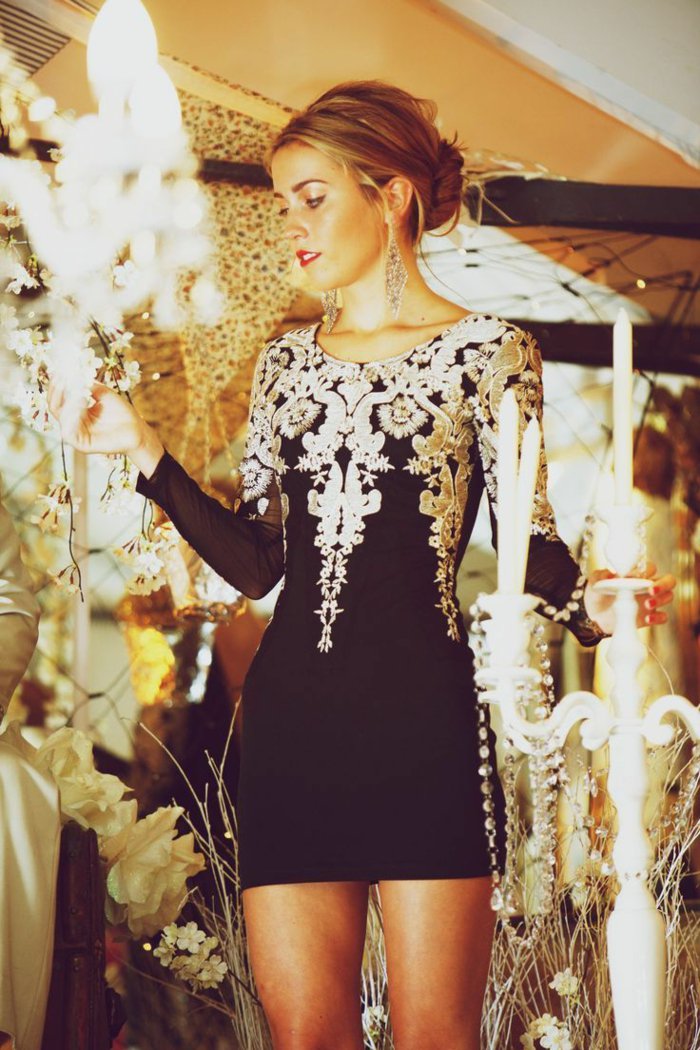 Празнични рокли-късо черно-сребрист декорация
