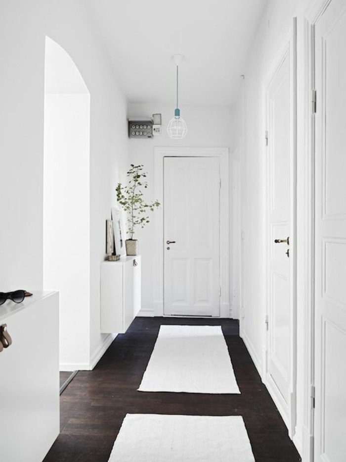 коридор дизайн килим-в-етаж-бял цвят