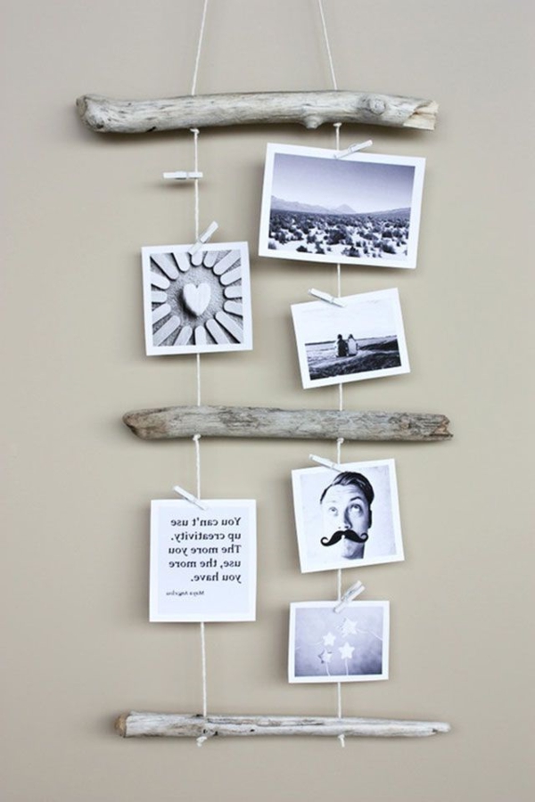 colgar fotos y palos de madera como decoración de la pared