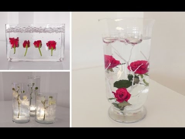 Пролетна декорация, украсяваща се с детски рози във вазата и пред светлината