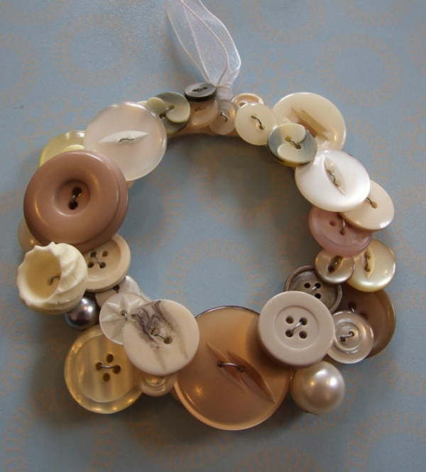 ženske nakit-stvaranje sebe-tinkering-with-buttons-jednostavne ideje