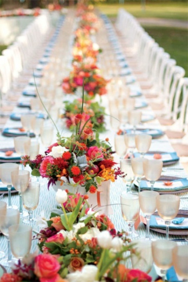 άνοιξη-γαμήλια τραπέζια γυαλιά διακόσμηση Strauss και μπλε πλάκα