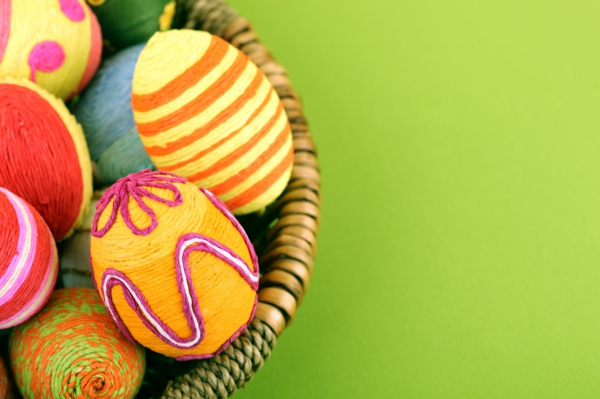 весела-великденска-колоритен-яйца-снимка-от-горе-взети-супер сладък и готина картина