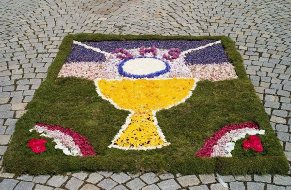 alegres alfombras de flores cadáver-Super-mirada