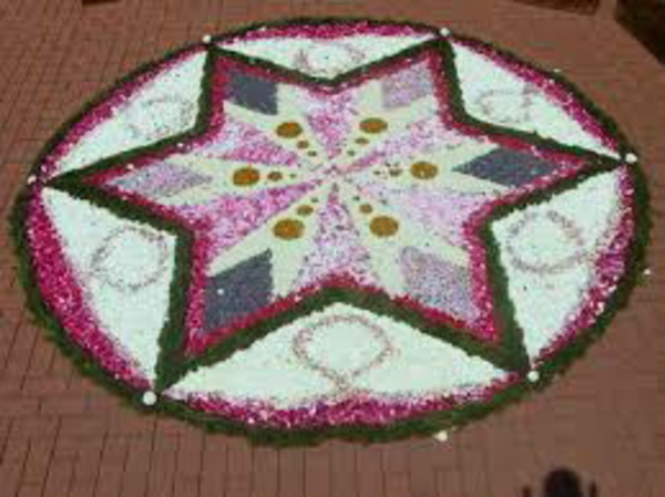 Корпус Кристис звезда от цветни килими