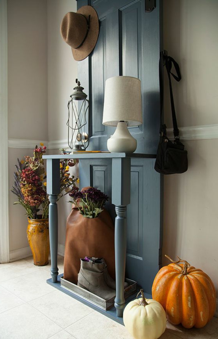 armario-de-vieja puerta en el país de estilo-en-azul-color natural de la decoración