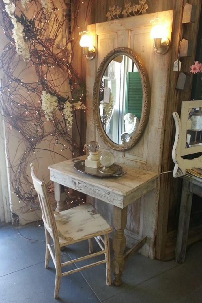 gardrób-tól-régi ajtó-dressing asztal kerek antik tükör-és ősi fény