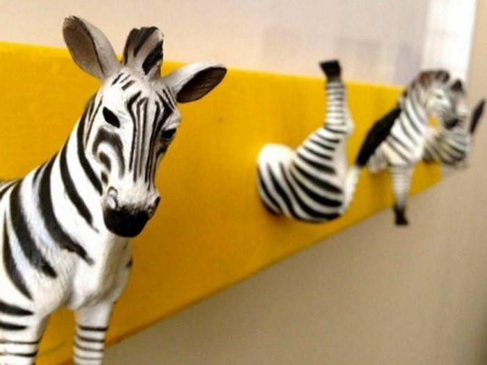 ormar-modni-s zebraste figurice