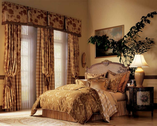 cortinas decoraciones-beige-color-muy hermosa planta junto a ella