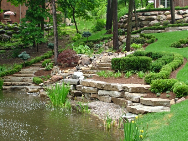 jardín-con-estanque-jardín-escaleras-auto-construir-hermoso entorno natural