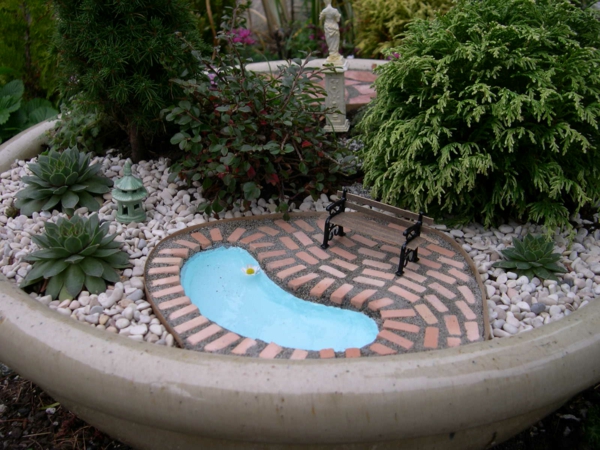градински басейн-малък модел-картина на действия изработени