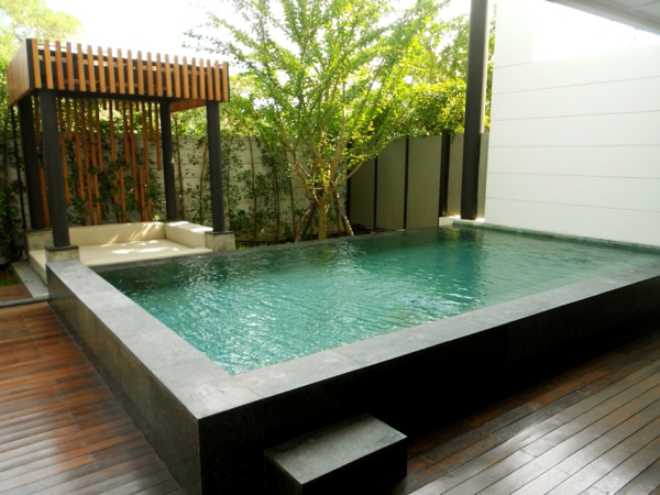 Traje jardín-piscina-moderno
