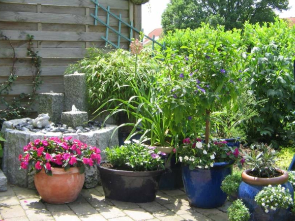 Gartendeko-puutarhan suunnitteluun-ideoita-for-a-kaunis-pflanzkübel-